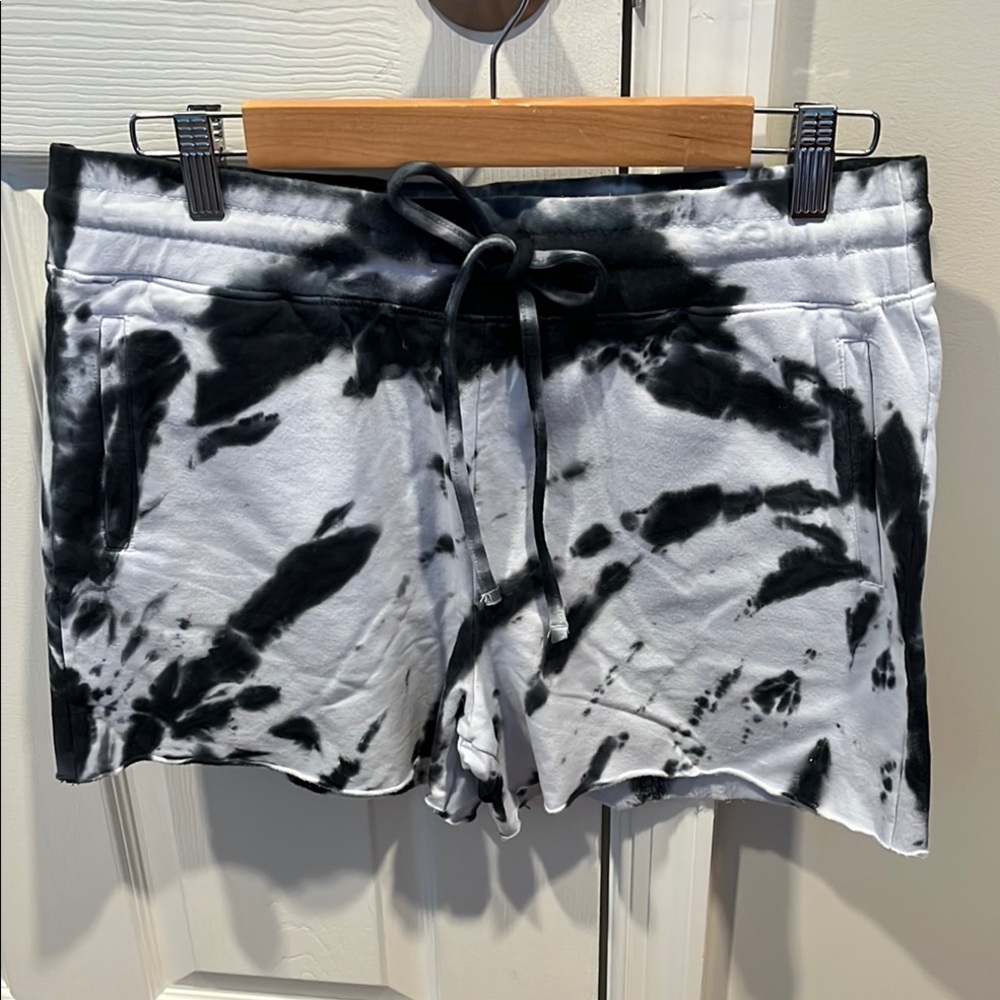 AR-33 Black and White Tie-Dye Activewear Shorts Size S New With‎ Tags